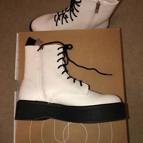 Urban Outfitters White Combat Boot - Picture 5 of 6